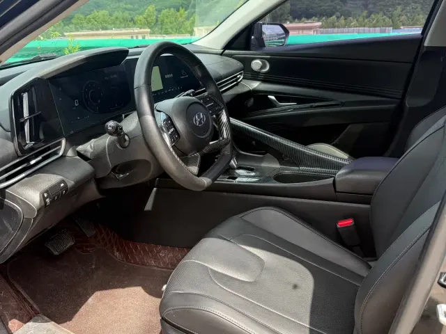 Hyundai Elantra — Фото автомобиля 5
