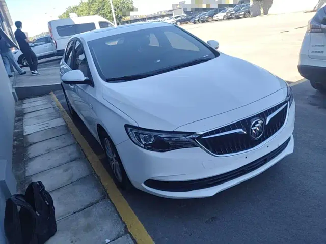 Buick Excelle — Фото автомобиля 3