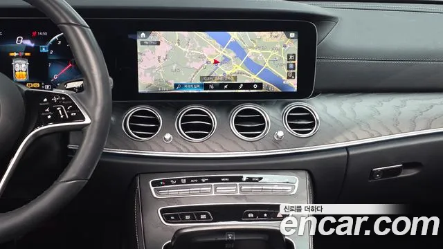 Mercedes-Benz E-Class — Фото автомобиля 12