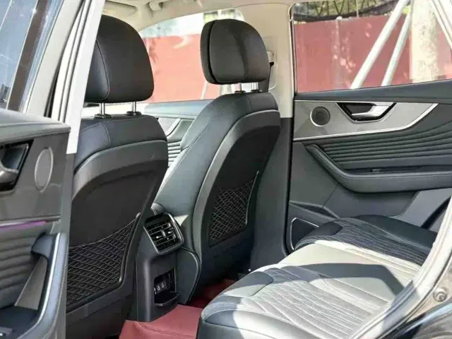 Hongqi HS5 — Фото автомобиля 5