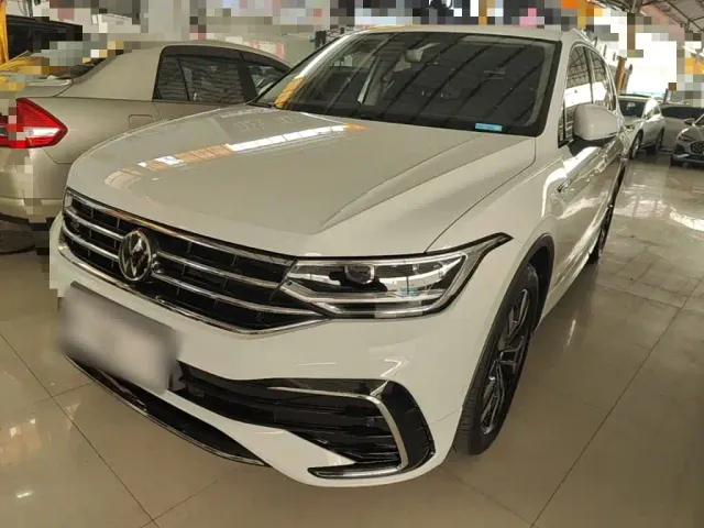 Фотография автомобиля — Volkswagen Tiguan L