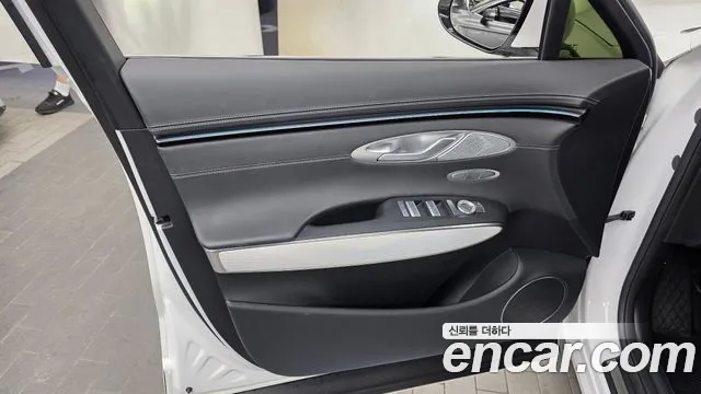 Genesis GV70 2.5T Бензин 2WD — Фото автомобиля 21