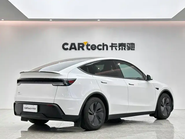 Tesla Model Y — Фото автомобиля 5