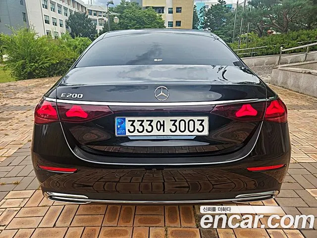 Mercedes-Benz E-Class — Фото автомобиля 4