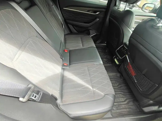 Geely Xingyue L 2025 Oriental Glory 2.0TD Automatic Star Collector Edition — Фото автомобиля 10