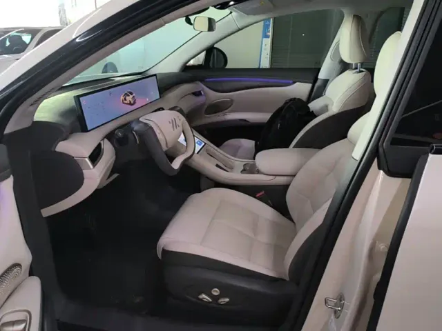 IM Motors LS6 — Фото автомобиля 14