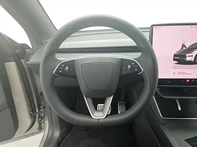 Tesla Model Y L 2025 Facelift Long Range AWD — Фото автомобиля 13