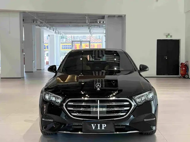 Mercedes-Benz E-Class — Фото автомобиля 2