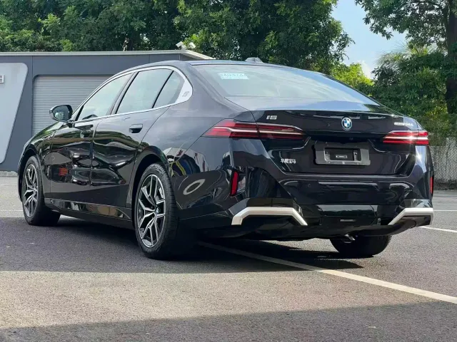 BMW i5 — Фото автомобиля 7