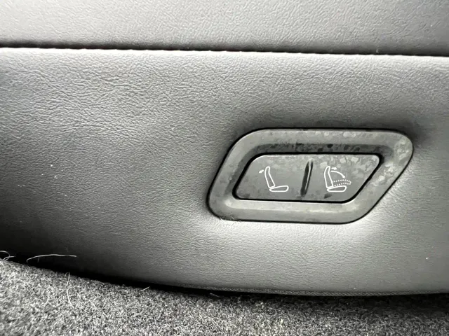 Tesla Model Y — Фото автомобиля 18