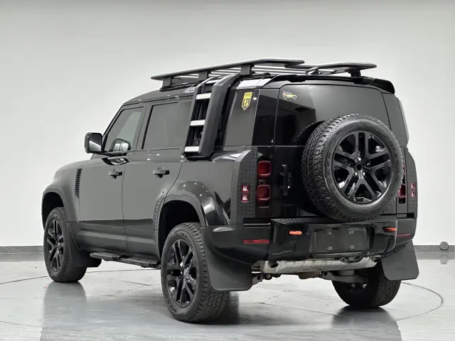 Land Rover Defender — Фото автомобиля 6