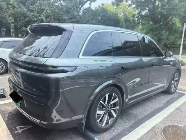 Li Auto L8 — Фото автомобиля 4