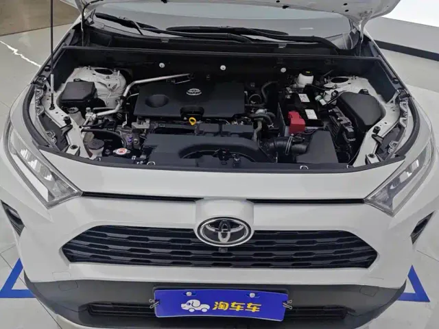 Toyota RAV4 — Фото автомобиля 10