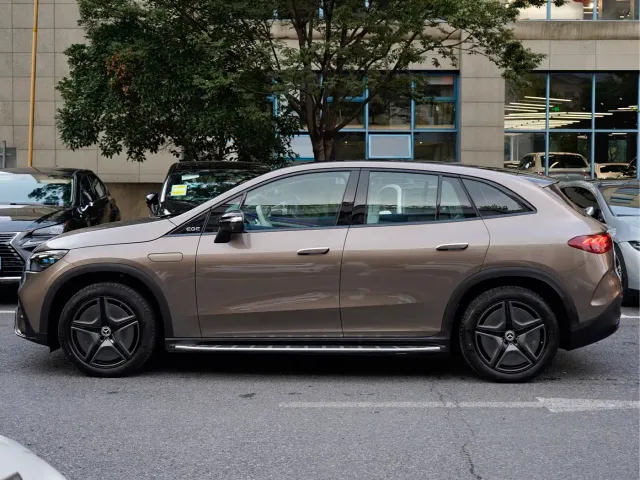 Mercedes-Benz EQE SUV — Фото автомобиля 3