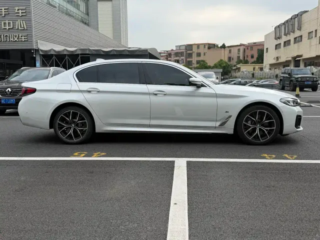 BMW 5 Series — Фото автомобиля 4