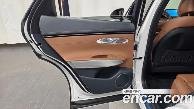 Genesis GV70 2.5T Бензин 2WD — Фото автомобиля 25