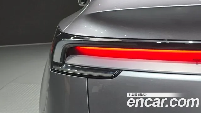 Tesla Model Y — Фото автомобиля 8