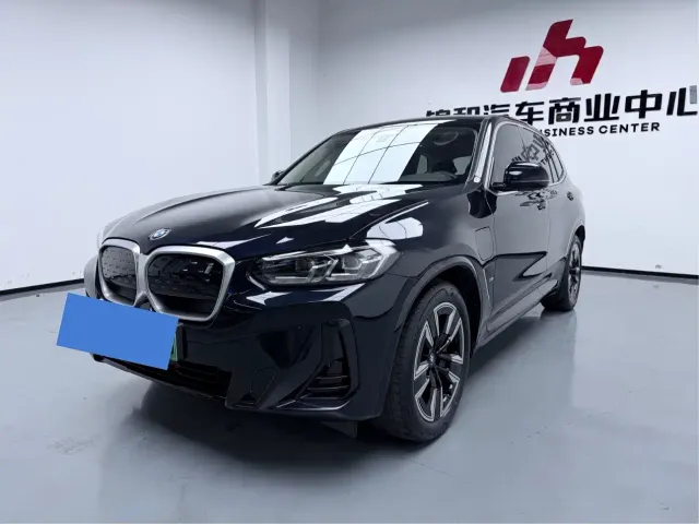 Фотография автомобиля — BMW iX3