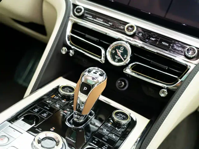 Bentley Flying Spur — Фото автомобиля 22