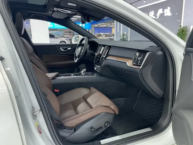 Volvo S60 — Фото автомобиля 7