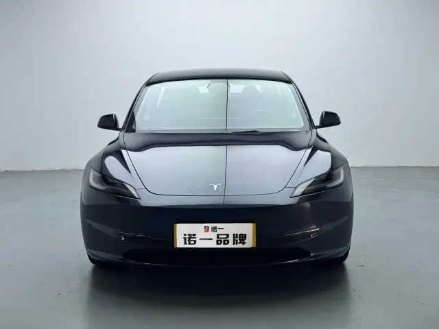 Tesla Model 3 — Фото автомобиля 2