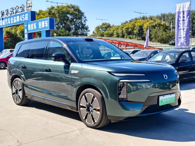 Denza N8L — Фото автомобиля 3