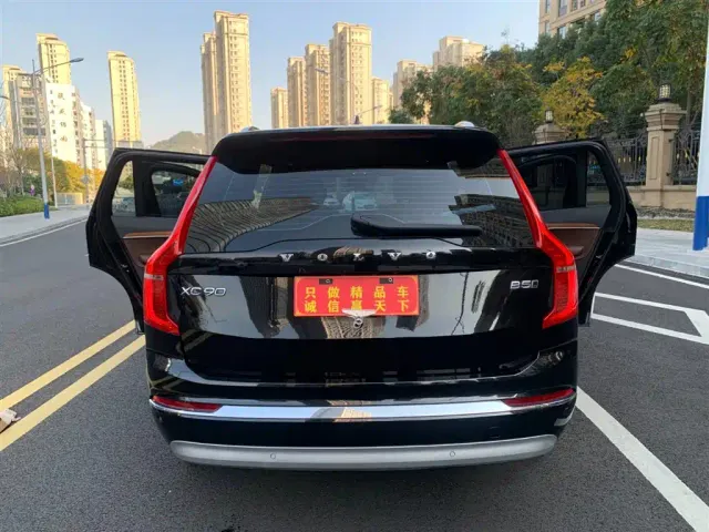 Volvo XC90 — Фото автомобиля 5