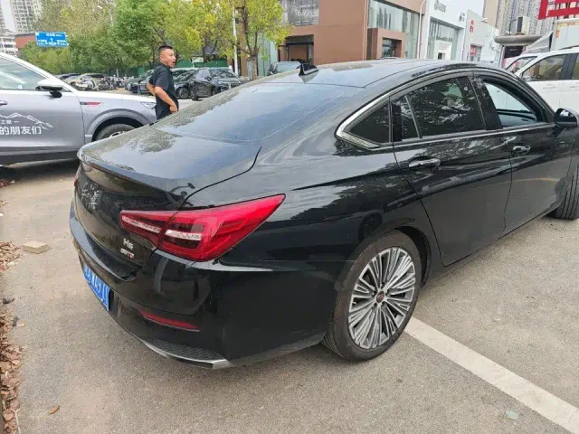 Hongqi H5 — Фото автомобиля 7