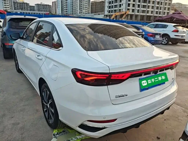 Geely Emgrand — Фото автомобиля 4