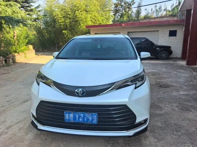 Фотография автомобиля — Toyota Sienna