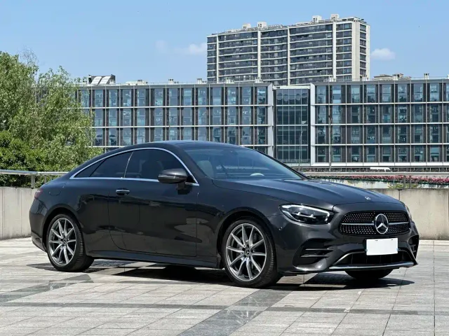 Mercedes-Benz E-Class — Фото автомобиля 3