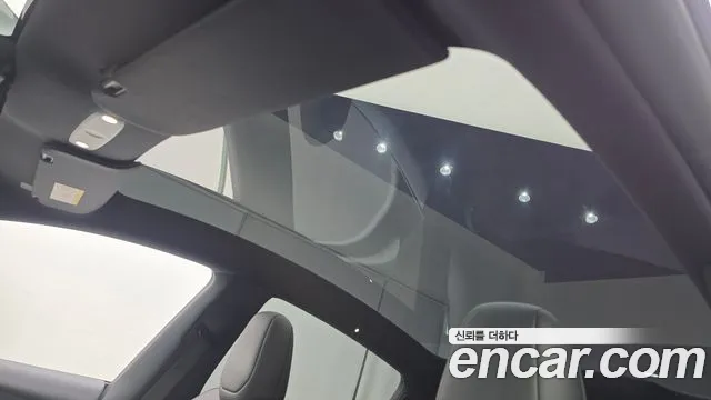 Tesla Model Y — Фото автомобиля 30
