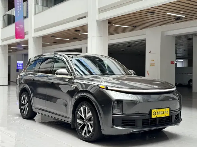 Li Auto L8 — Фото автомобиля 3