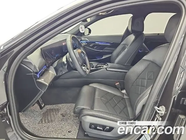 BMW 5 Series — Фото автомобиля 11