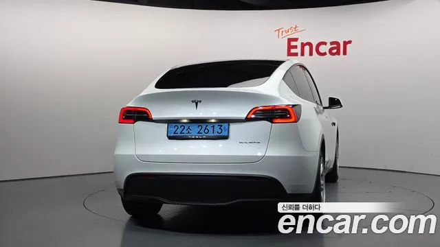 Tesla Model Y — Фото автомобиля 4