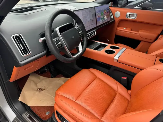Li Auto L8 — Фото автомобиля 9