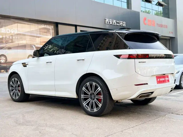 Land Rover Range Rover Sport — Фото автомобиля 7