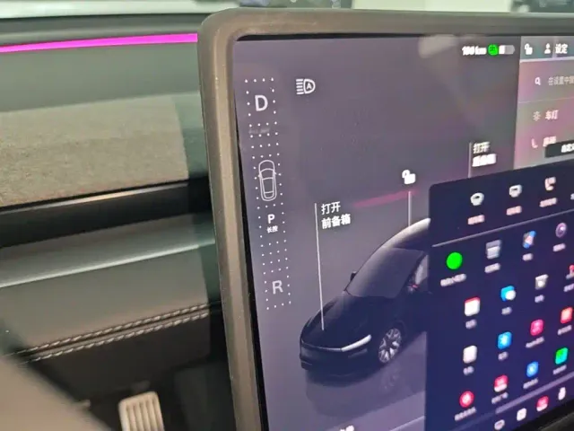 Tesla Model Y L — Фото автомобиля 13