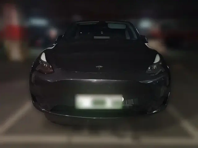 Tesla Model Y — Фото автомобиля 23