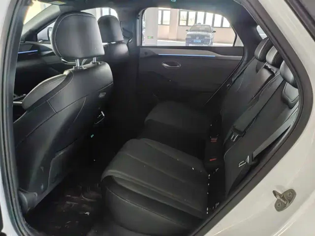 BYD Qin L — Фото автомобиля 9