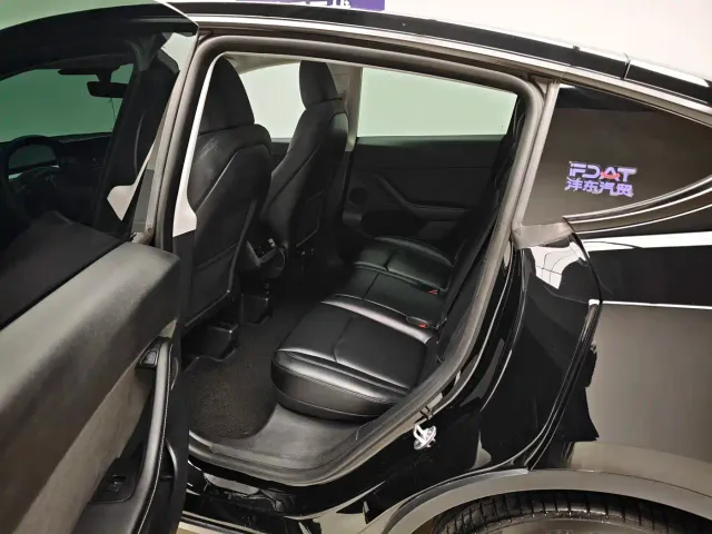 Tesla Model Y — Фото автомобиля 15