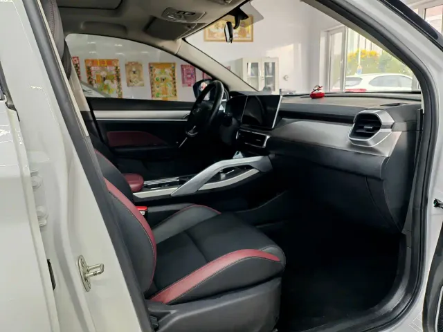 Geely Binyue — Фото автомобиля 7