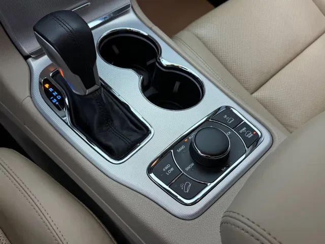 Jeep Grand Cherokee — Фото автомобиля 17