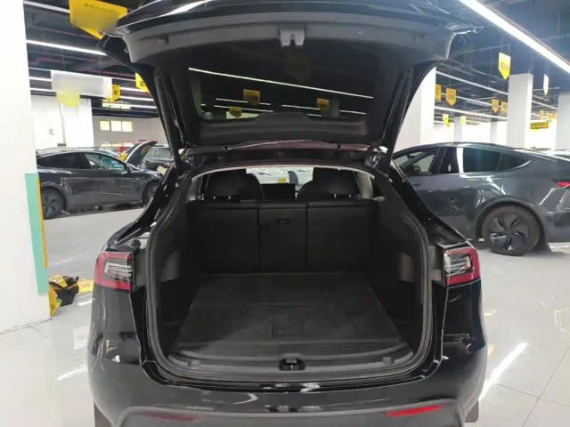 Tesla Model Y — Фото автомобиля 14