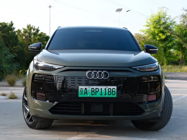 Audi Q6L e-tron — Фото автомобиля 2