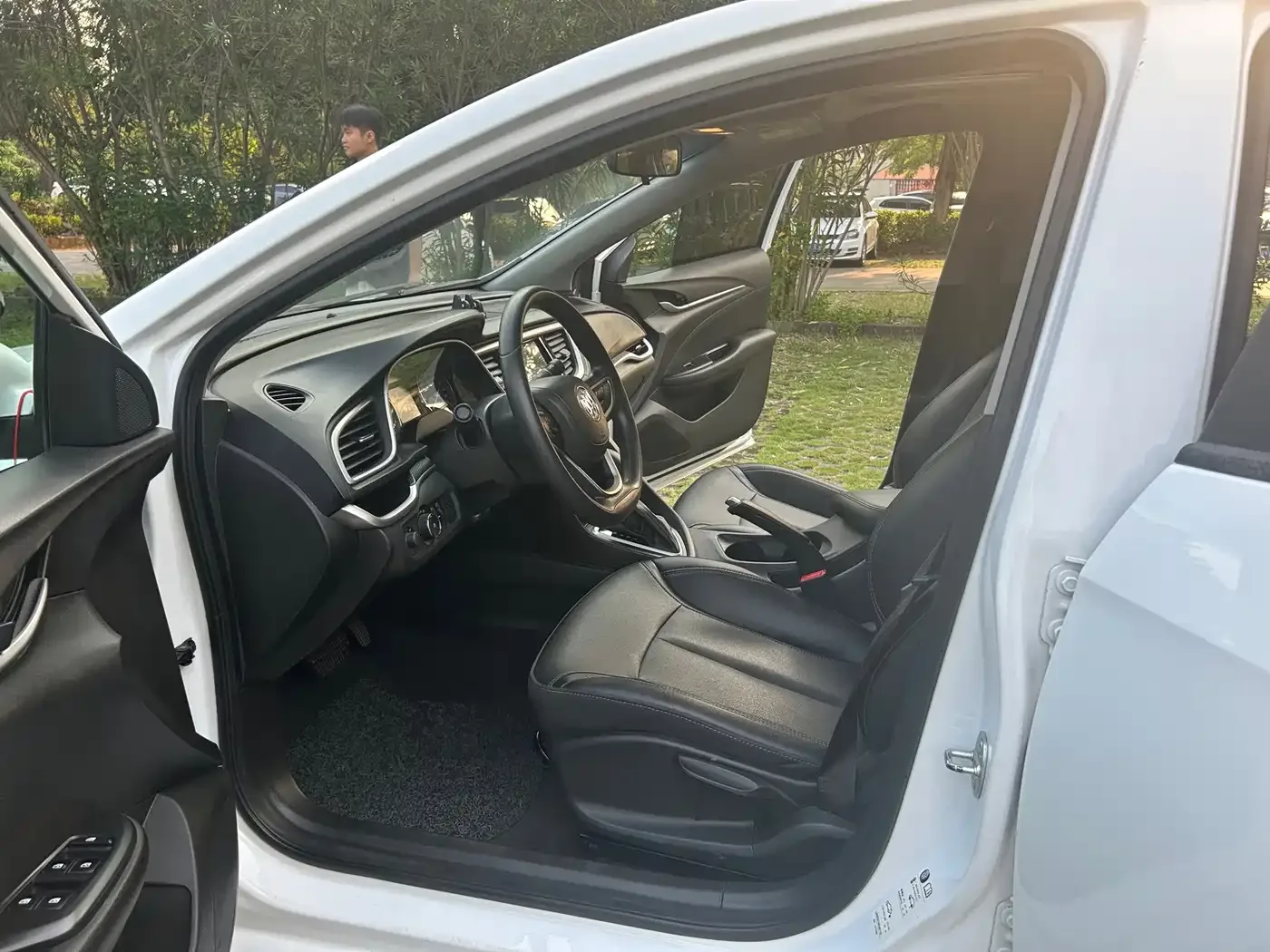 Buick Excelle 2021 Facelift 1.3T Auto Mild Hybrid Progressive — Фото автомобиля 5