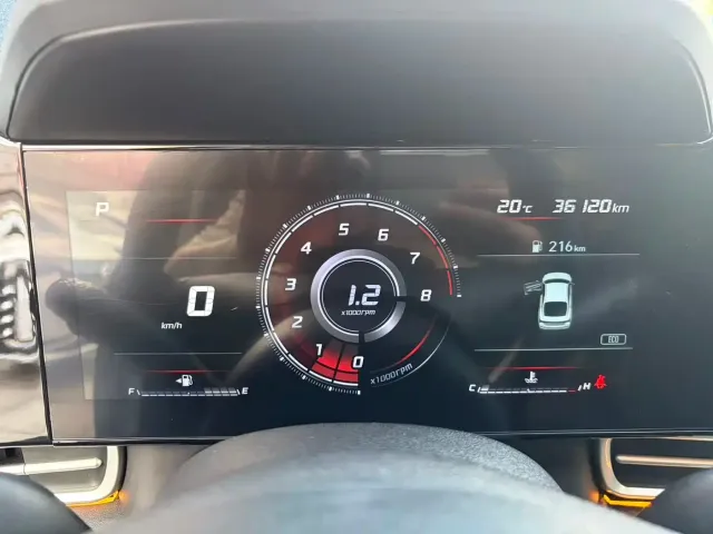 Hyundai Elantra 2022 1.5L CVT LUX Premium Edition — Фото автомобиля 13
