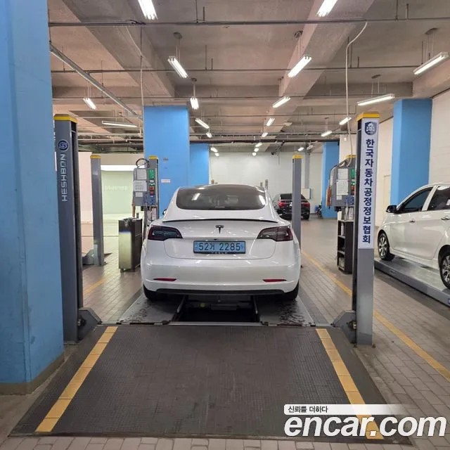 Tesla Model 3 — Фото автомобиля 19
