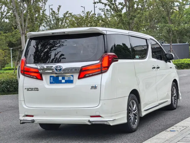 Toyota Alphard — Фото автомобиля 6