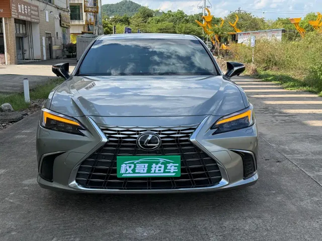 Lexus ES — Фото автомобиля 2